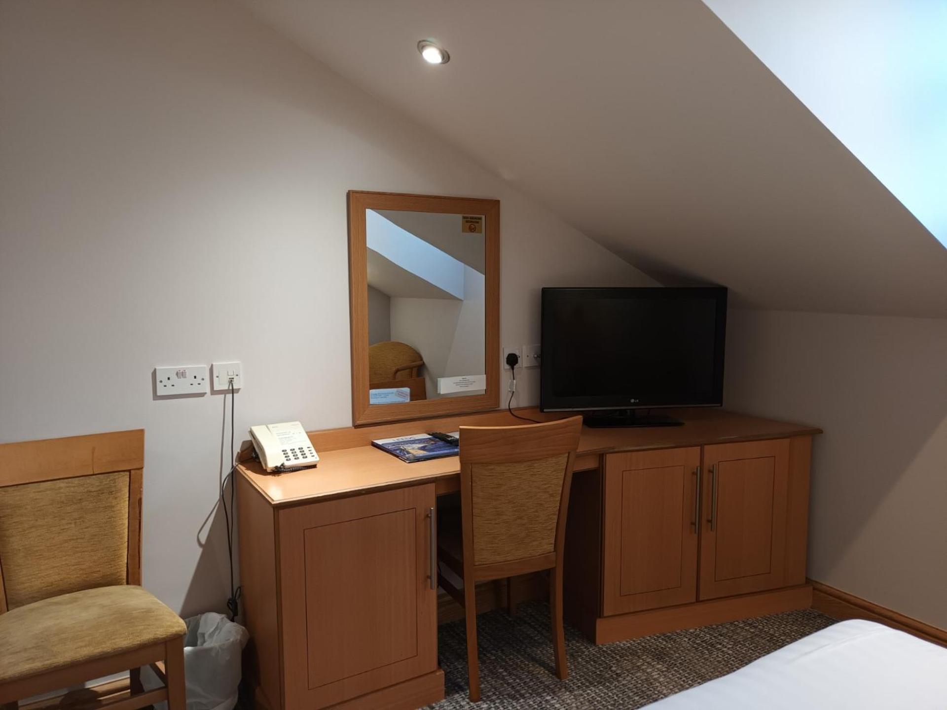 Corn Mill Lodge Hotel リーズ エクステリア 写真