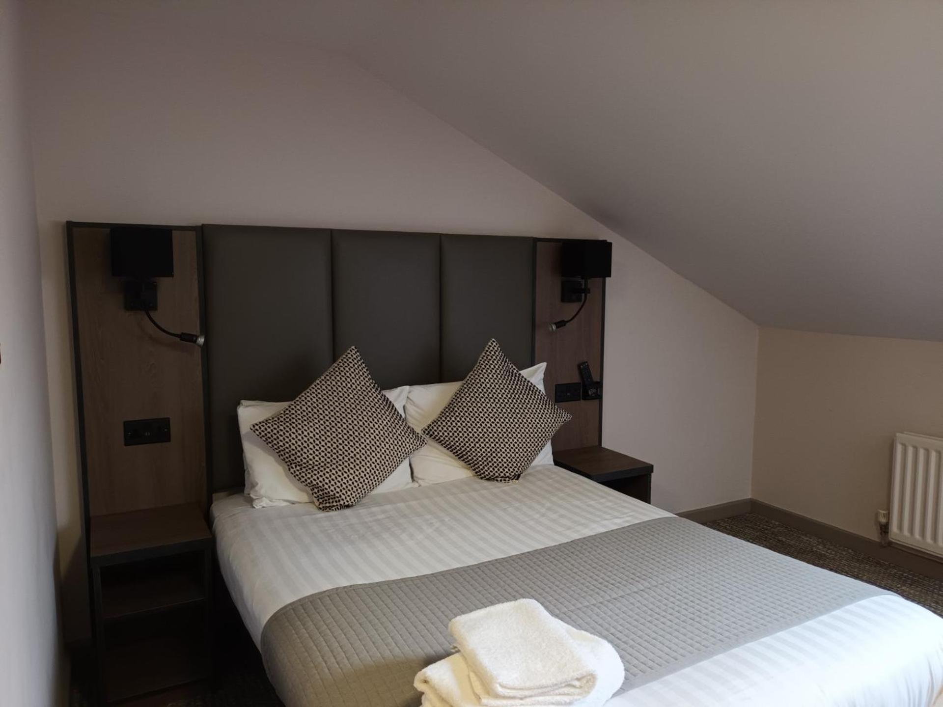 Corn Mill Lodge Hotel リーズ エクステリア 写真