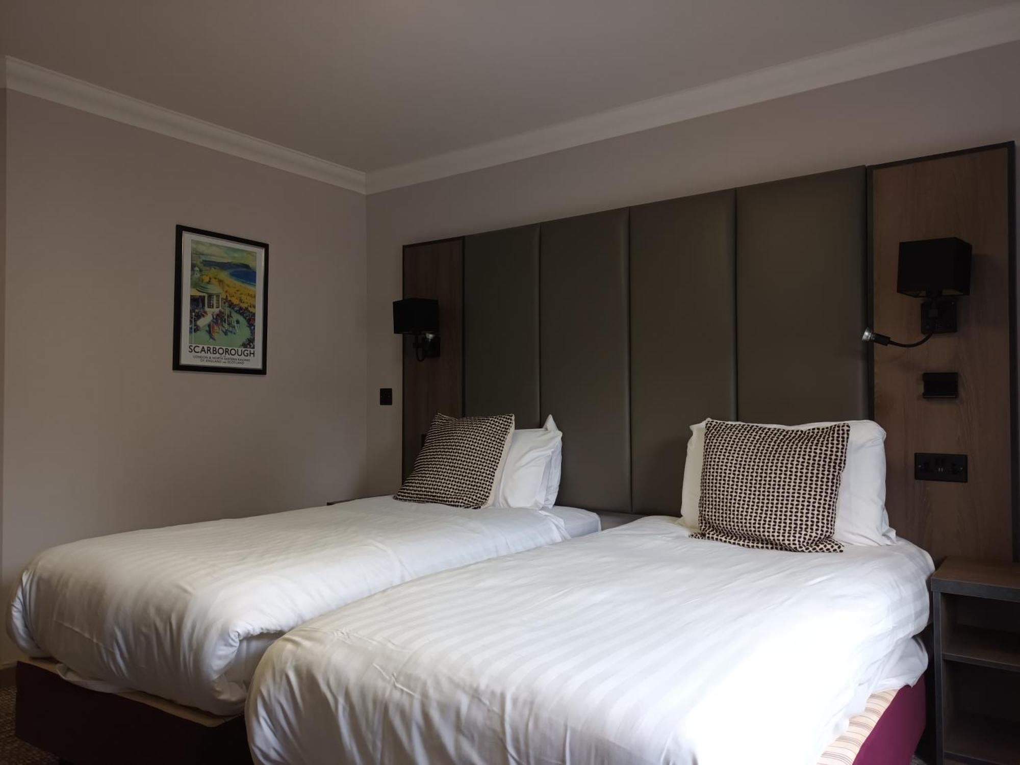 Corn Mill Lodge Hotel リーズ エクステリア 写真