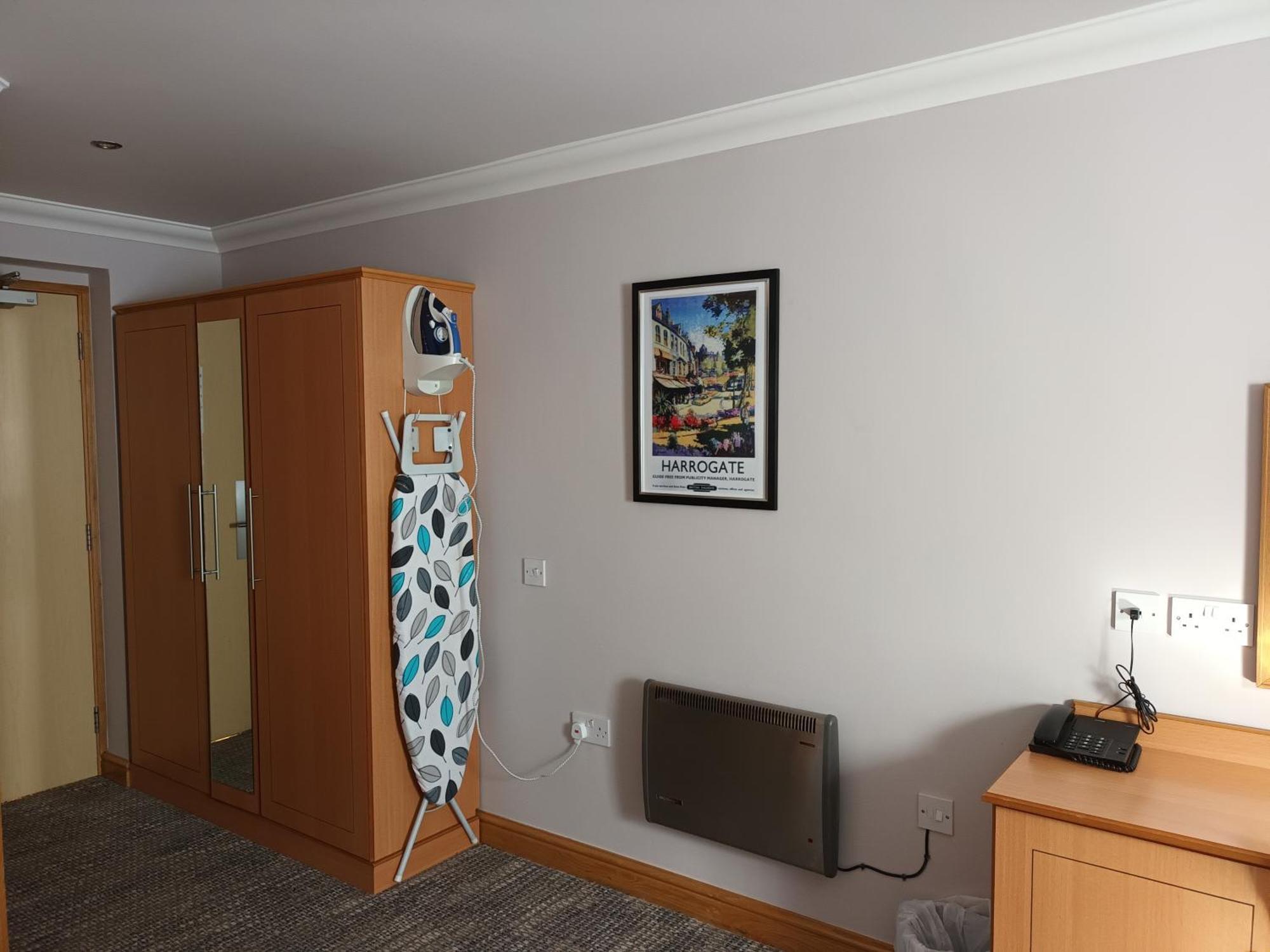 Corn Mill Lodge Hotel リーズ エクステリア 写真