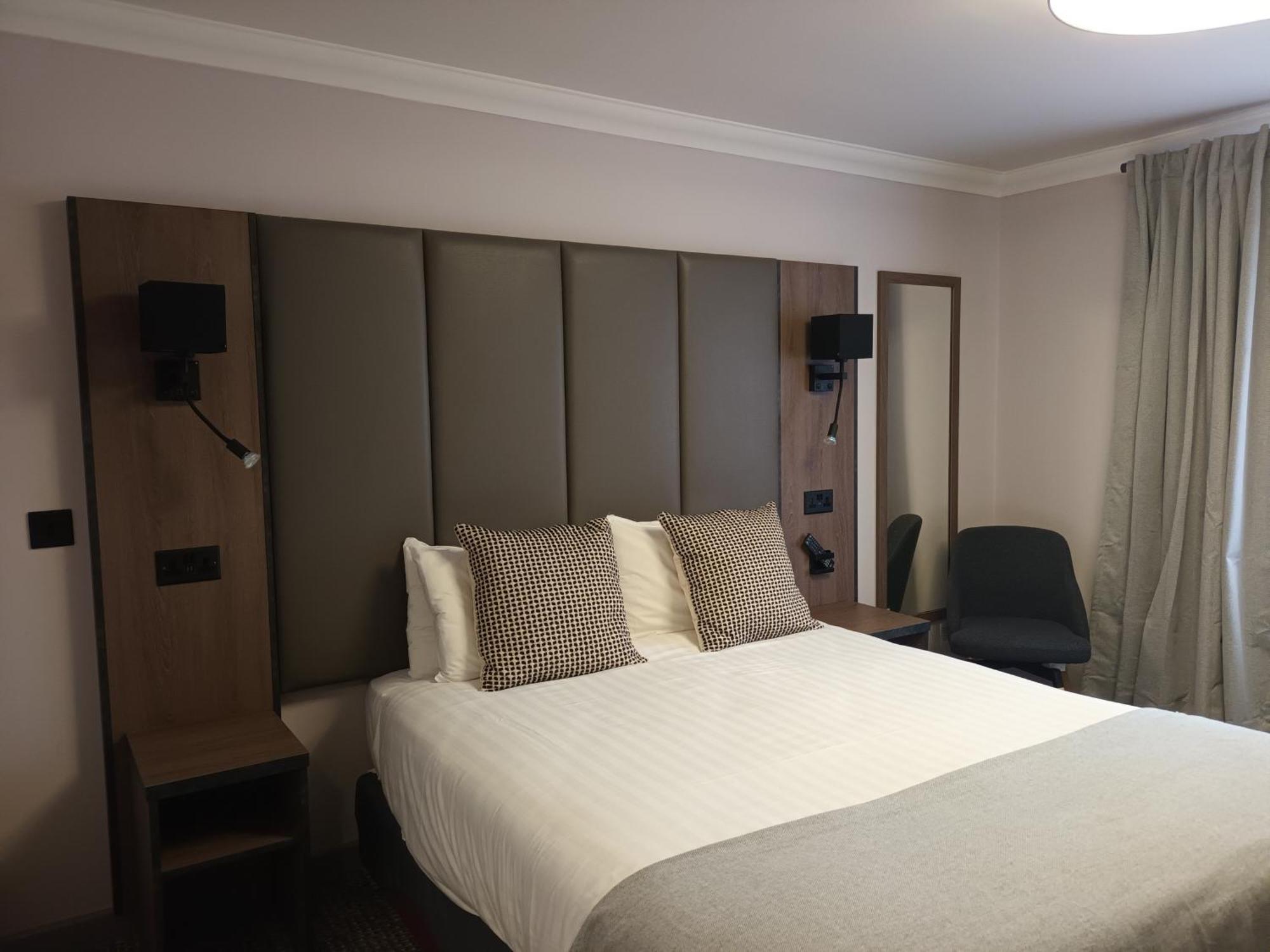 Corn Mill Lodge Hotel リーズ エクステリア 写真